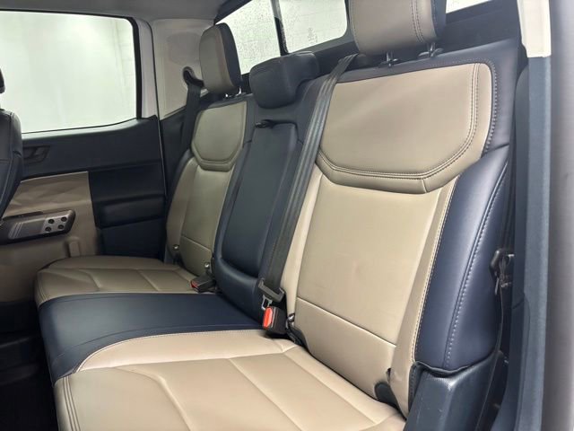 Certified 2025 Ford Maverick Lariat w/ 4K Tow Package AWD/4WD image 9