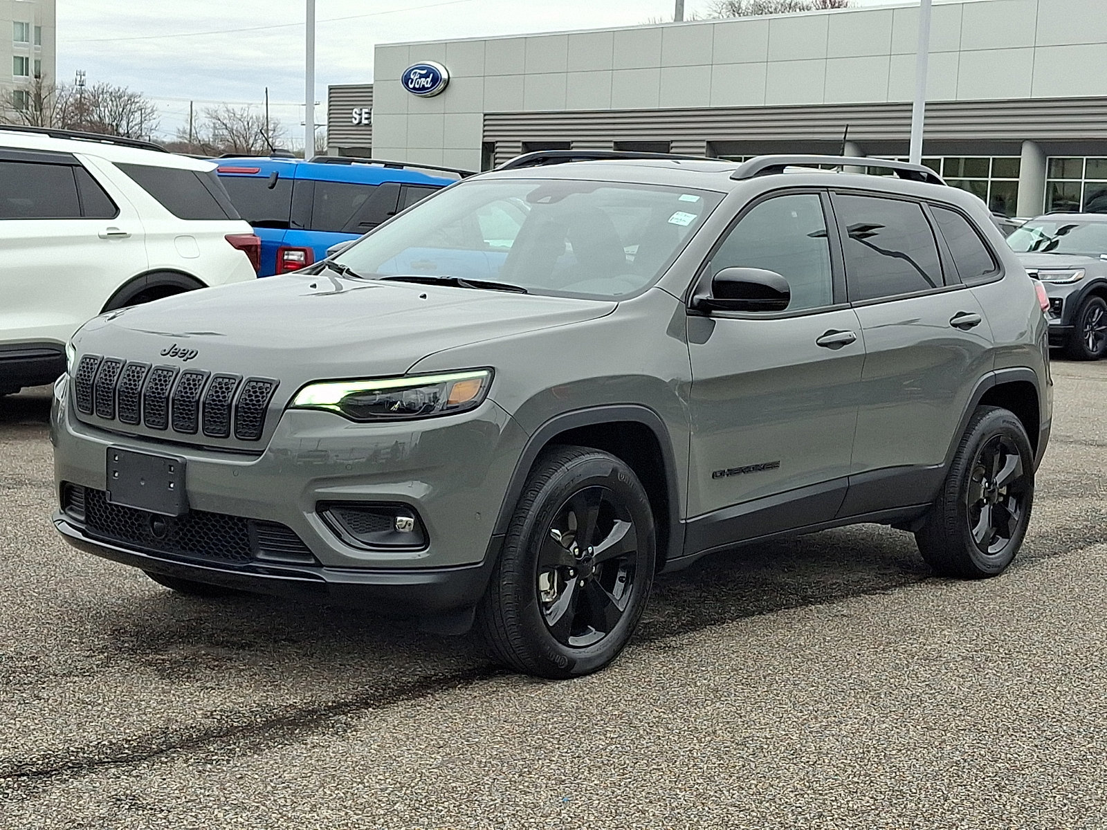 Used 2023 Jeep Cherokee Altitude Lux w/ Lux Elite Package image 2