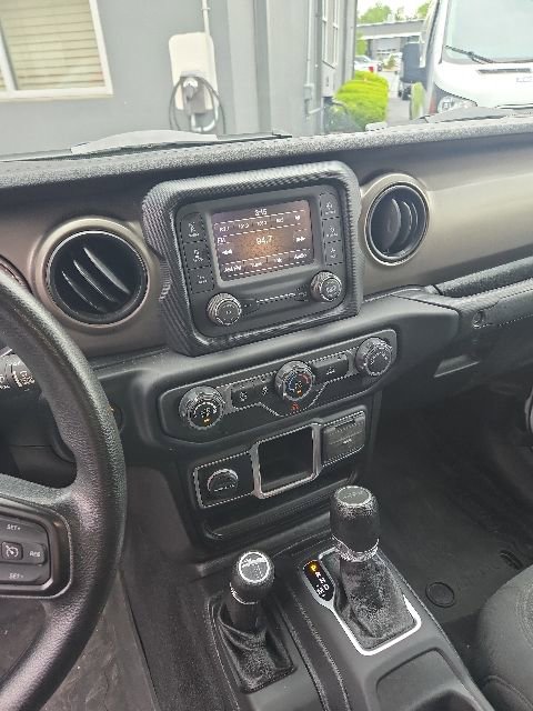 Used 2021 Jeep Gladiator Sport w/ Trailer Tow Package AWD/4WD image 14