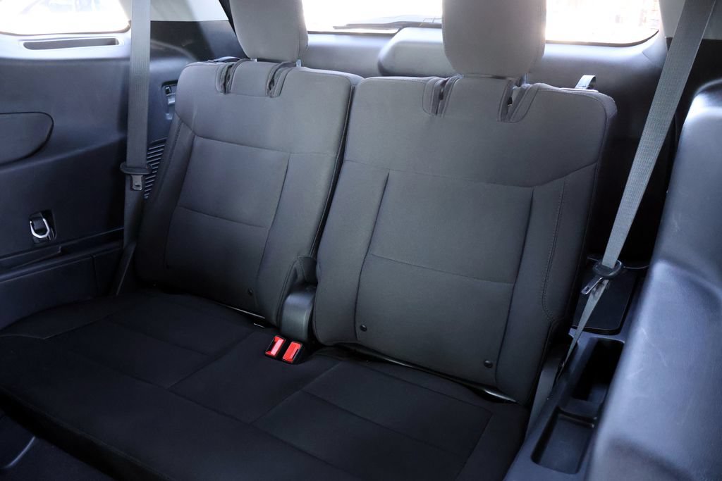 Certified 2024 Ford Explorer XLT RWD image 27