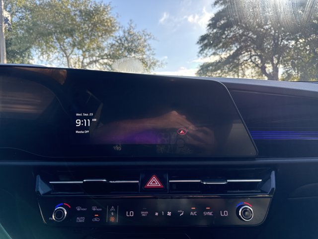 Used 2023 Kia Niro EX FWD image 24