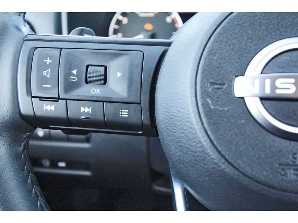 Used 2024 Nissan Rogue SV w/ SV Premium Package image 17