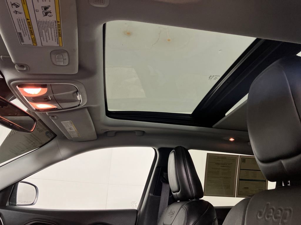 Used 2022 Jeep Cherokee Limited image 35