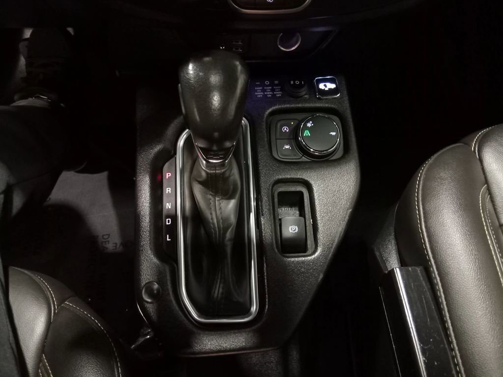 Used 2022 Chevrolet Traverse LT w/ LT Premium Package image 28