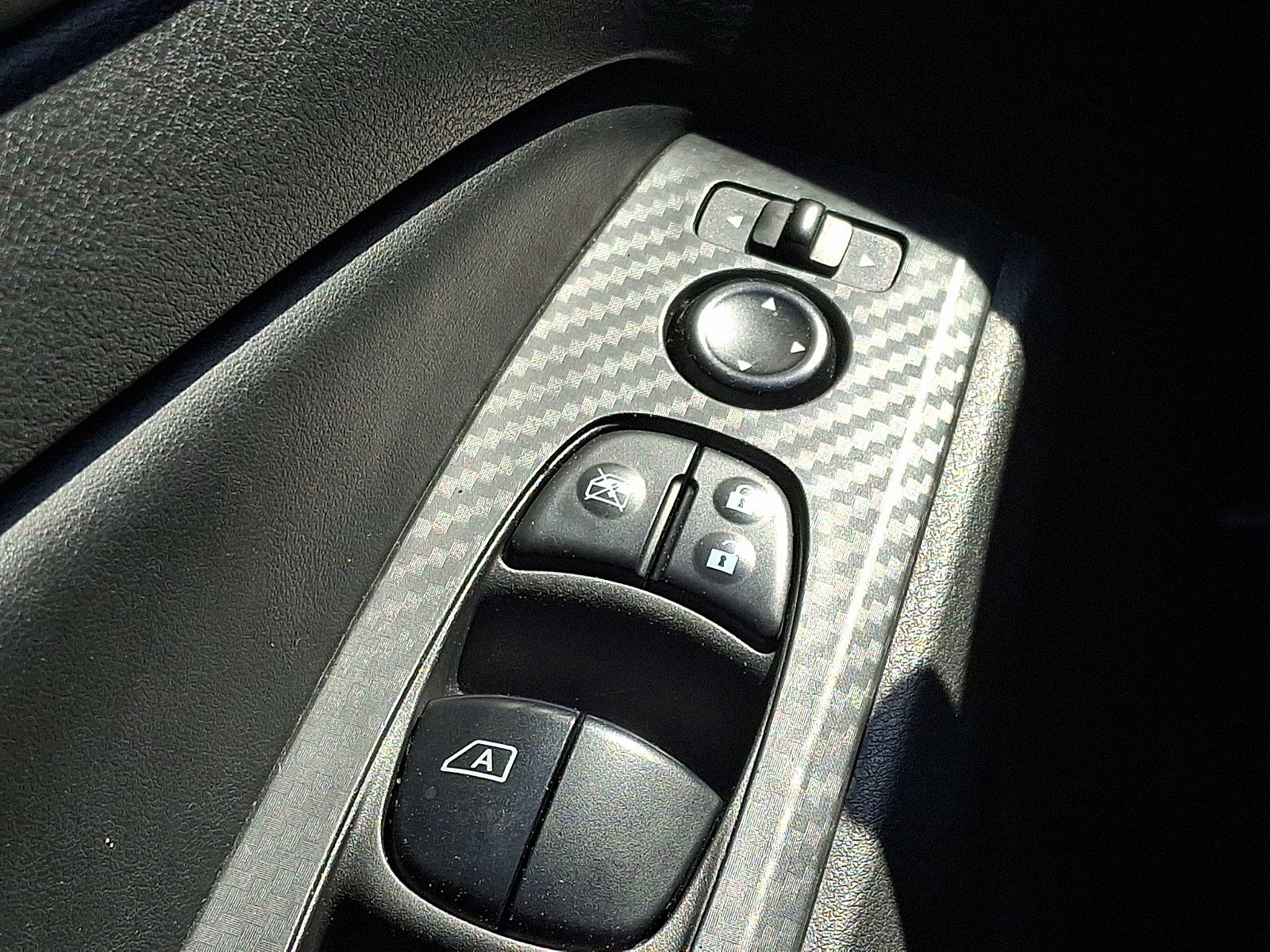 Used 2024 Nissan Altima 2.5 SV FWD image 25