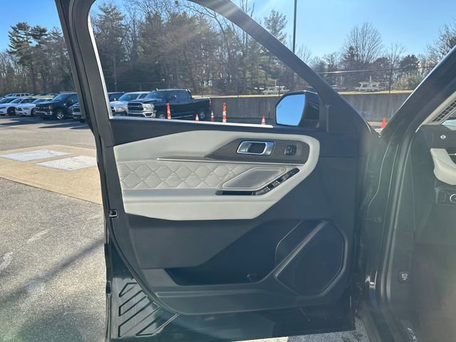 Certified 2025 Ford Explorer Platinum w/ LUX Leather Package image 29