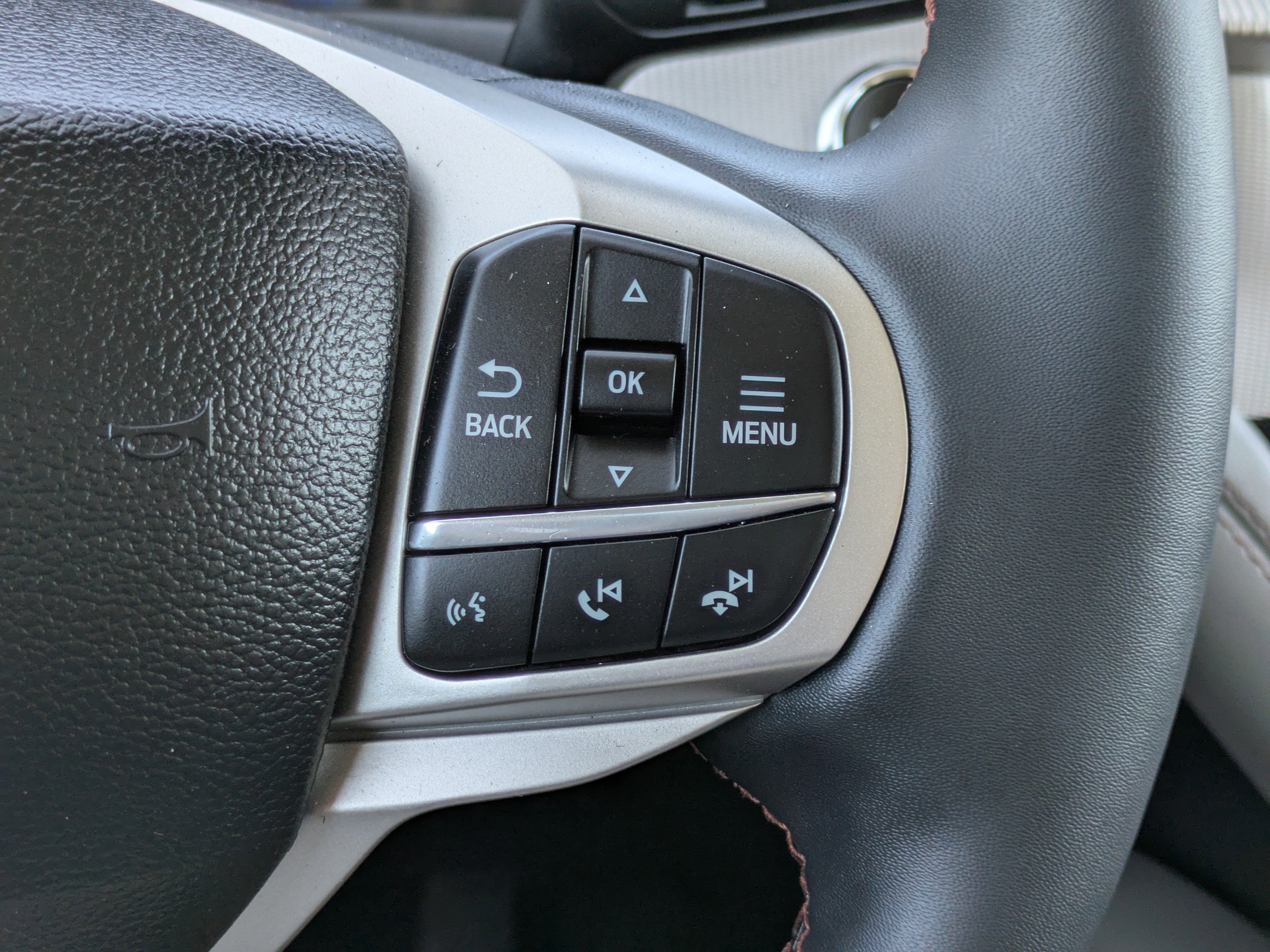 Certified 2025 Ford Explorer Active w/ Active Comfort Package image 22