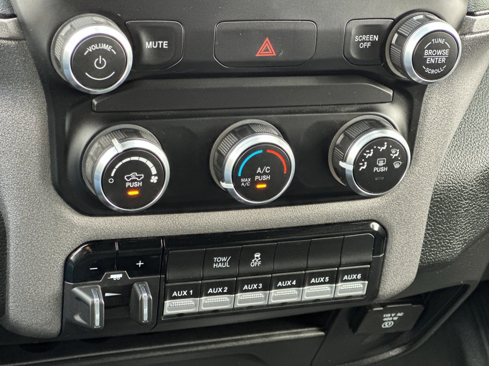 Used 2023 RAM 2500 Tradesman w/ Chrome Appearance Group image 19