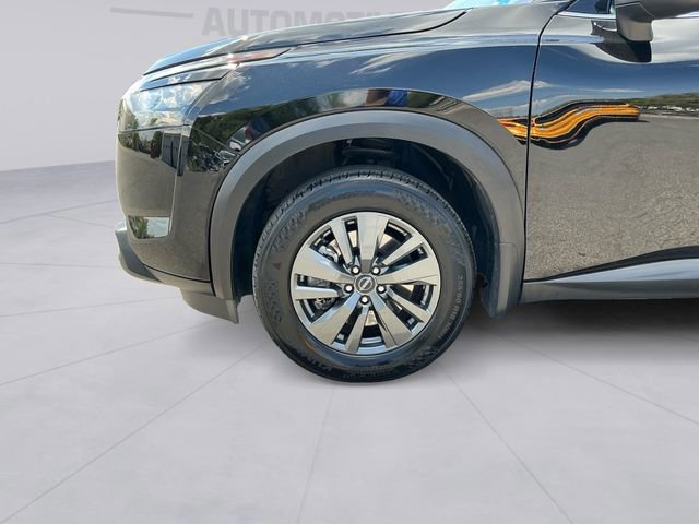 Used 2025 Nissan Pathfinder SV w/ SV Premium Package AWD/4WD image 9