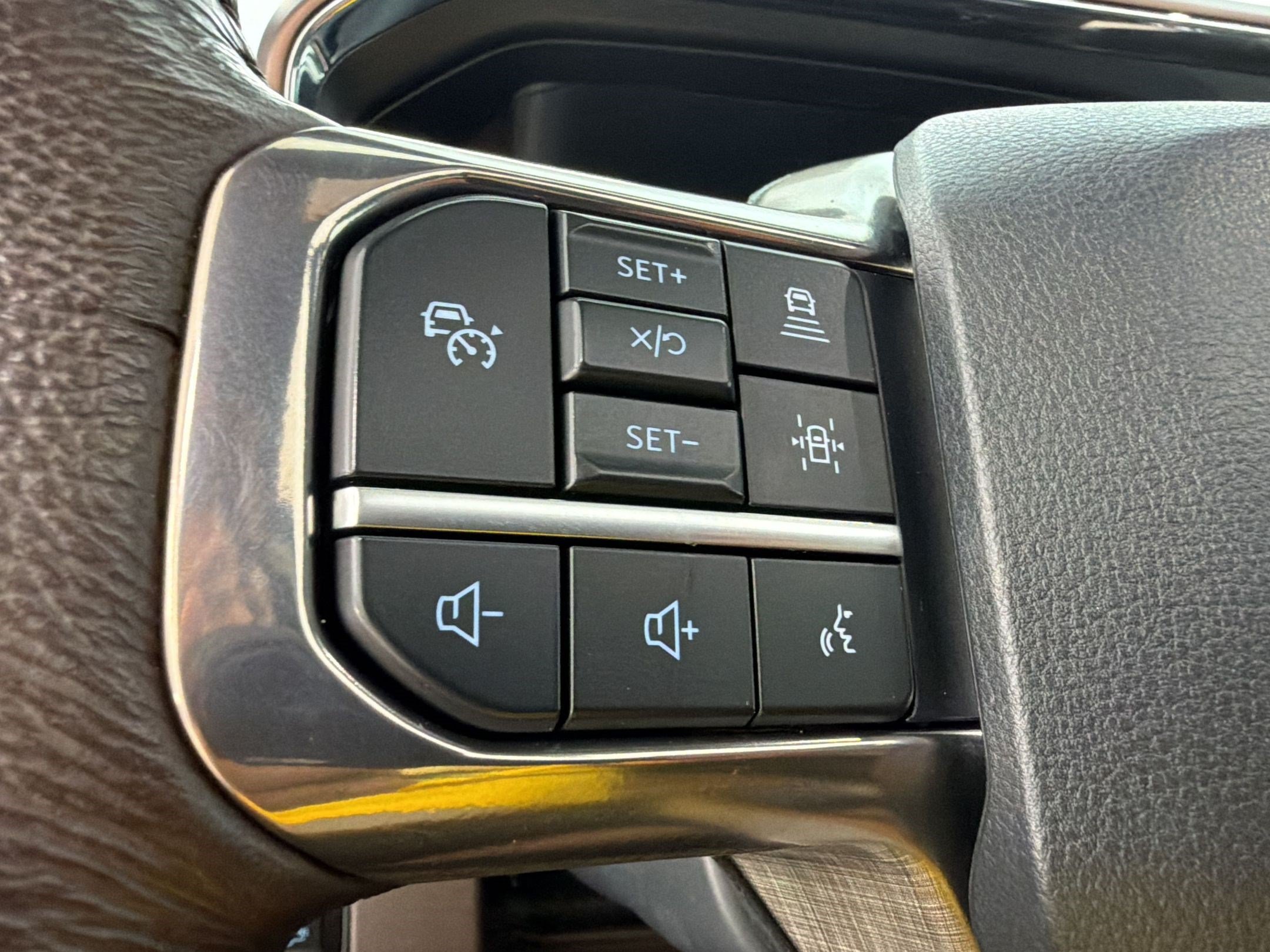 Certified 2025 Ford F450 King Ranch w/ FX4 Off-Road Package AWD/4WD image 17