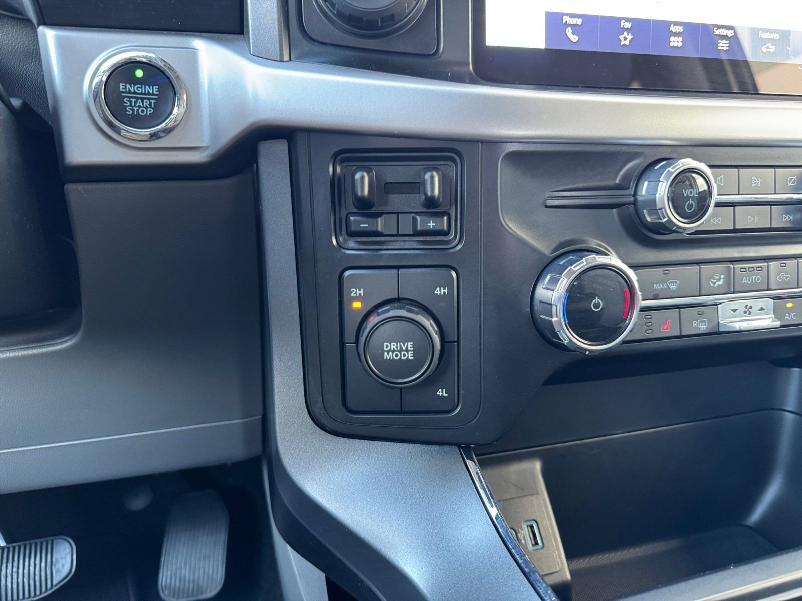 Certified 2022 Ford F150 XLT w/ Equipment Group 302A High image 25