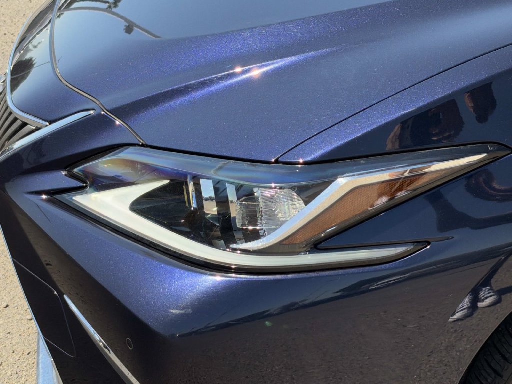 Used 2019 Lexus ES 300h w/ Premium Package FWD image 10