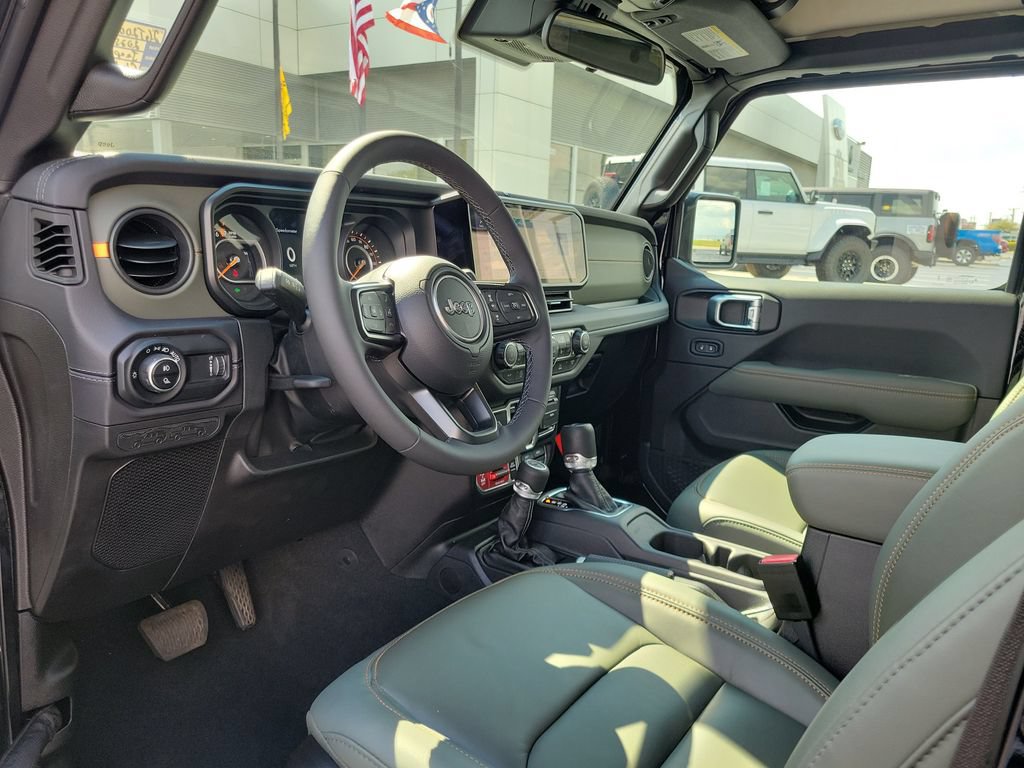 Used 2025 Jeep Gladiator Mojave w/ Convenience Group AWD/4WD image 21