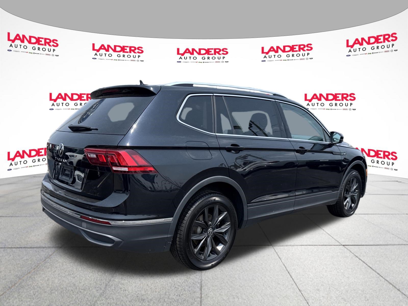 Used 2024 Volkswagen Tiguan SE FWD image 3