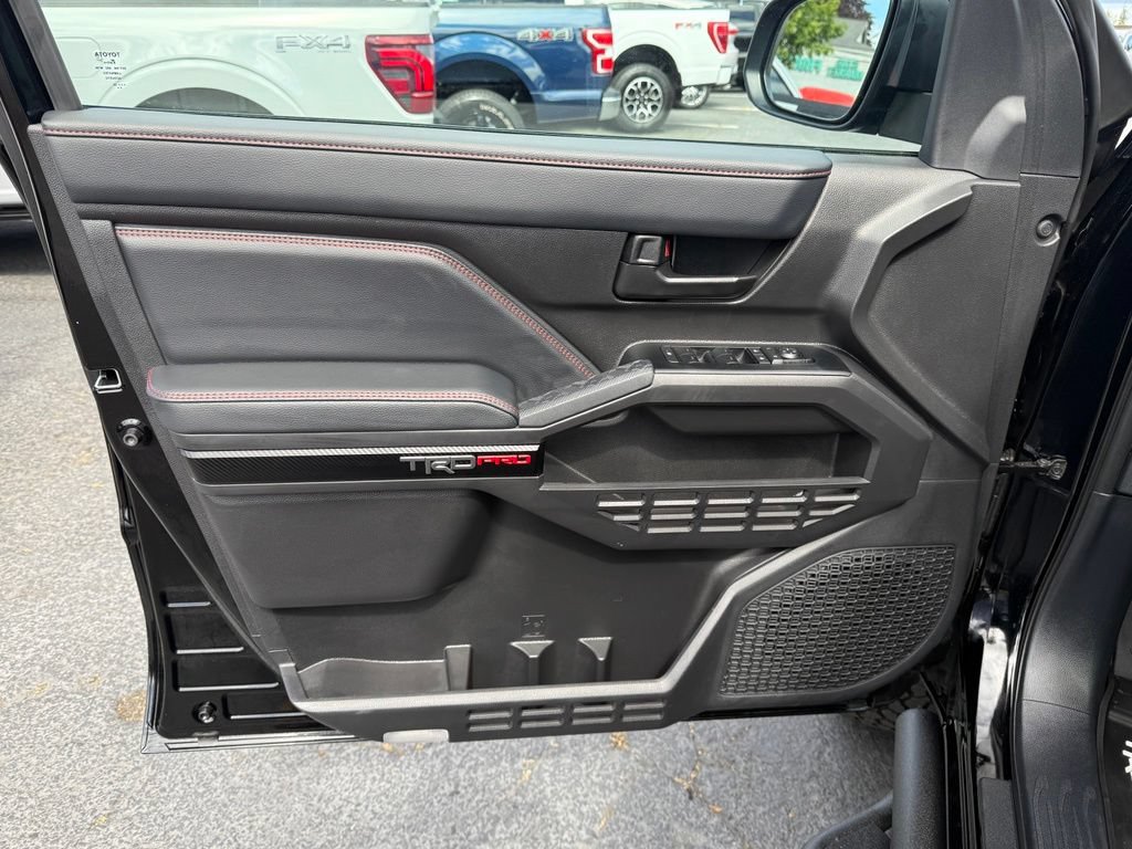 Used 2025 Toyota Tacoma TRD Pro AWD/4WD image 31