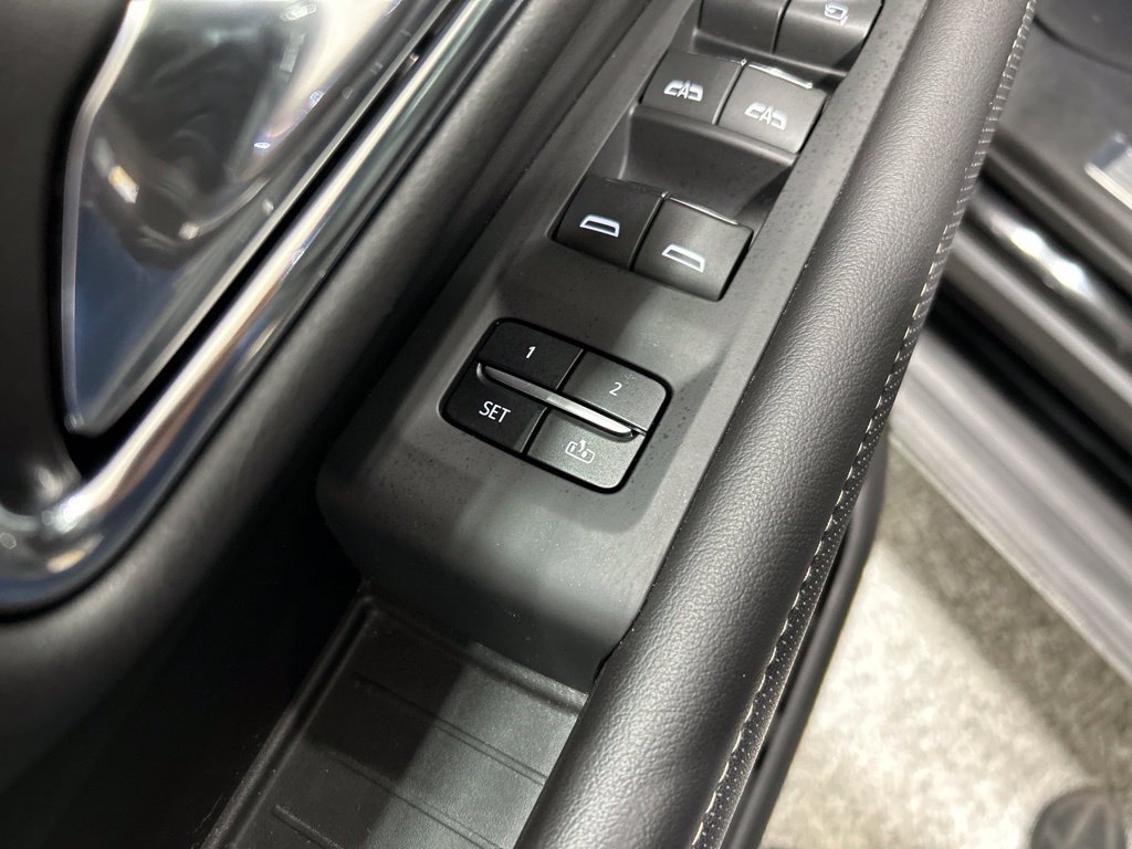 Used 2023 Chevrolet Tahoe Premier AWD/4WD image 15