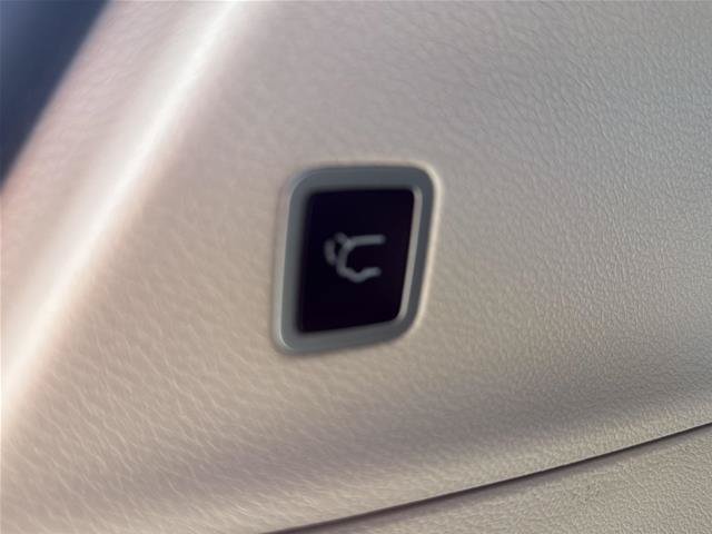 Used 2023 Chrysler Voyager LX FWD image 21