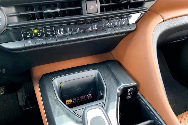 Used 2025 Toyota Crown Signia w/ Advanced Technology Package image 34