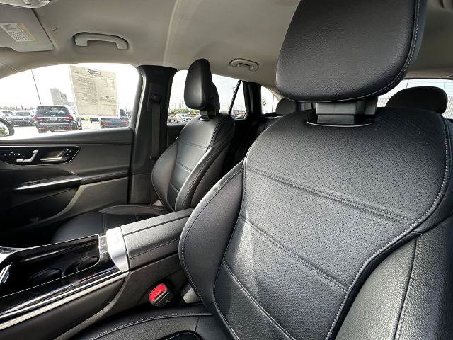 Used 2024 Mercedes-Benz GLC 300 image 16