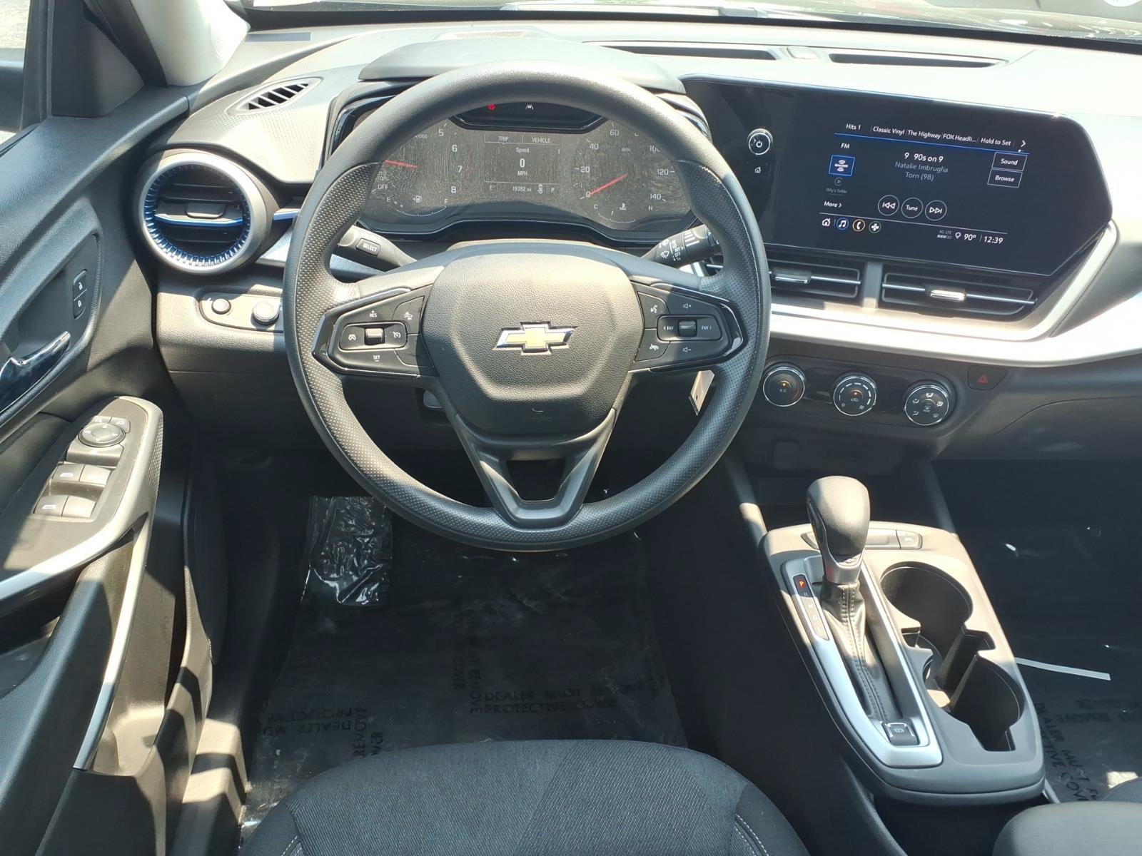 Used 2024 Chevrolet Trax LS FWD image 5