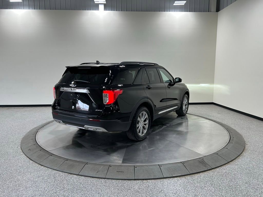 Certified 2022 Ford Explorer XLT w/ Equipment Group 202A AWD/4WD image 7