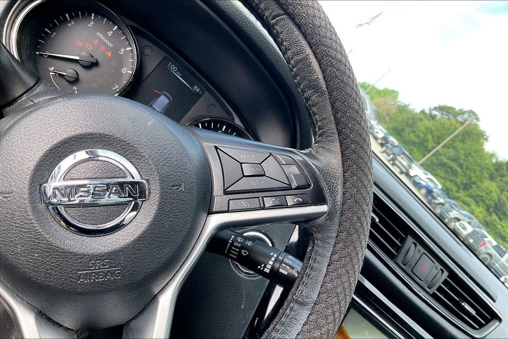 Used 2017 Nissan Rogue SV w/ Midnight Edition Package FWD image 15