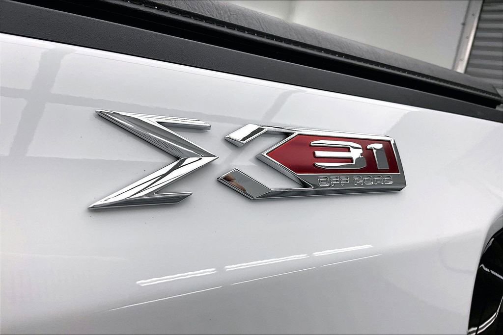 Used 2024 GMC Sierra 1500 SLT w/ SLT Premium Package image 8