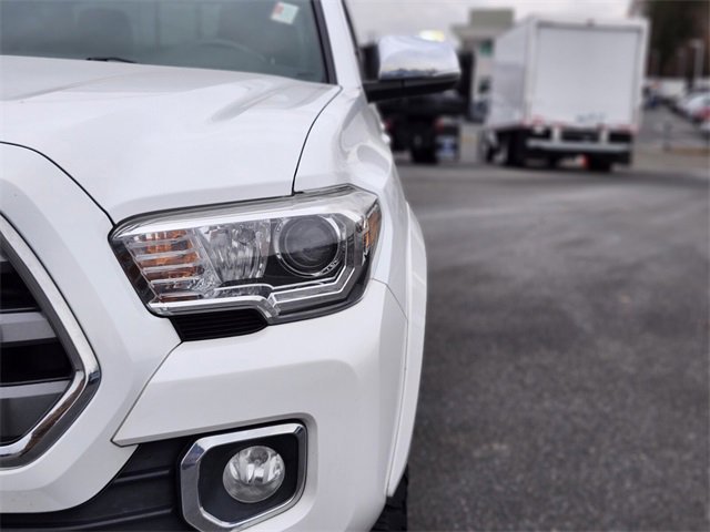 Used 2017 Toyota Tacoma Limited w/ Tow Package image 10