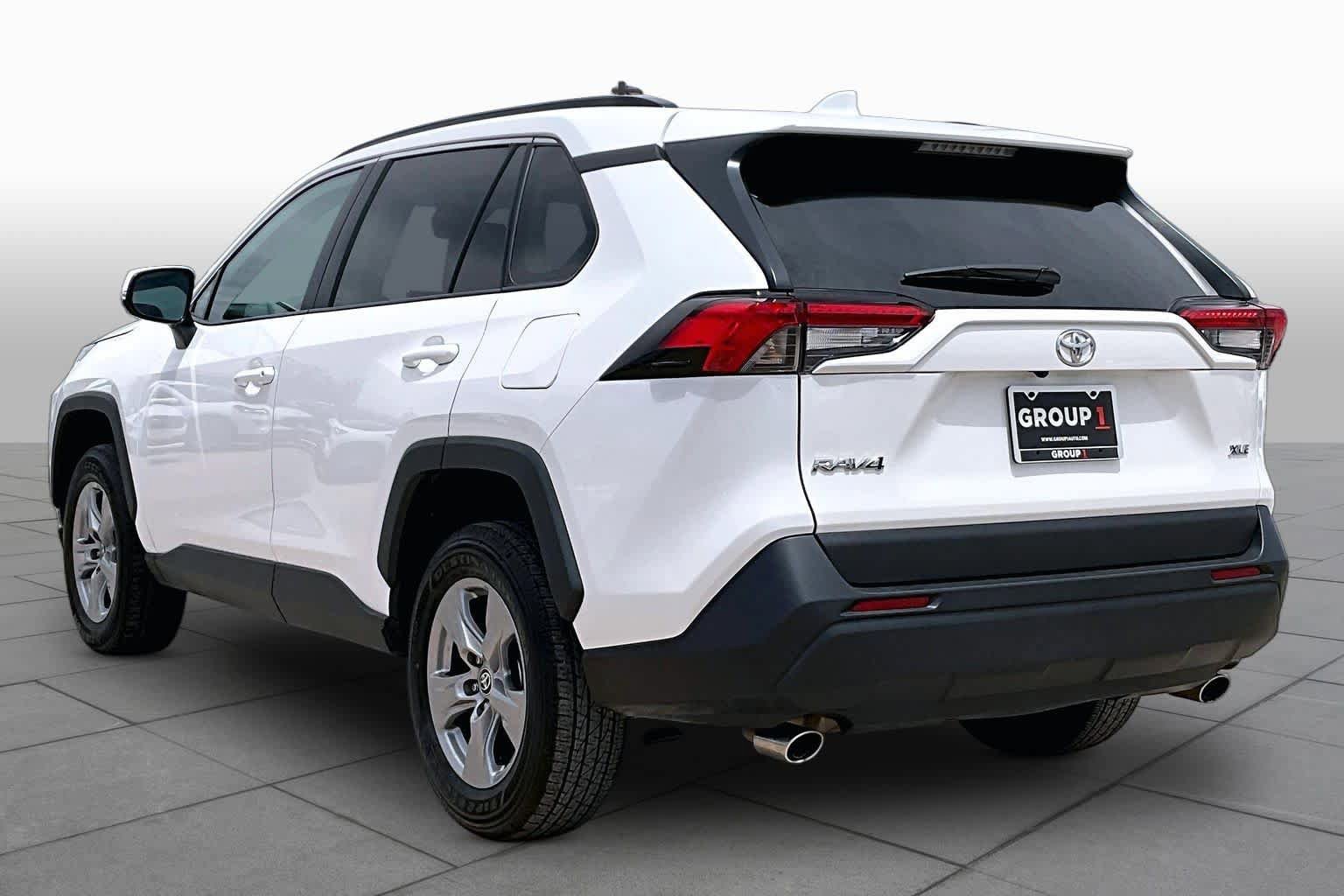 Used 2025 Toyota RAV4 XLE FWD image 11
