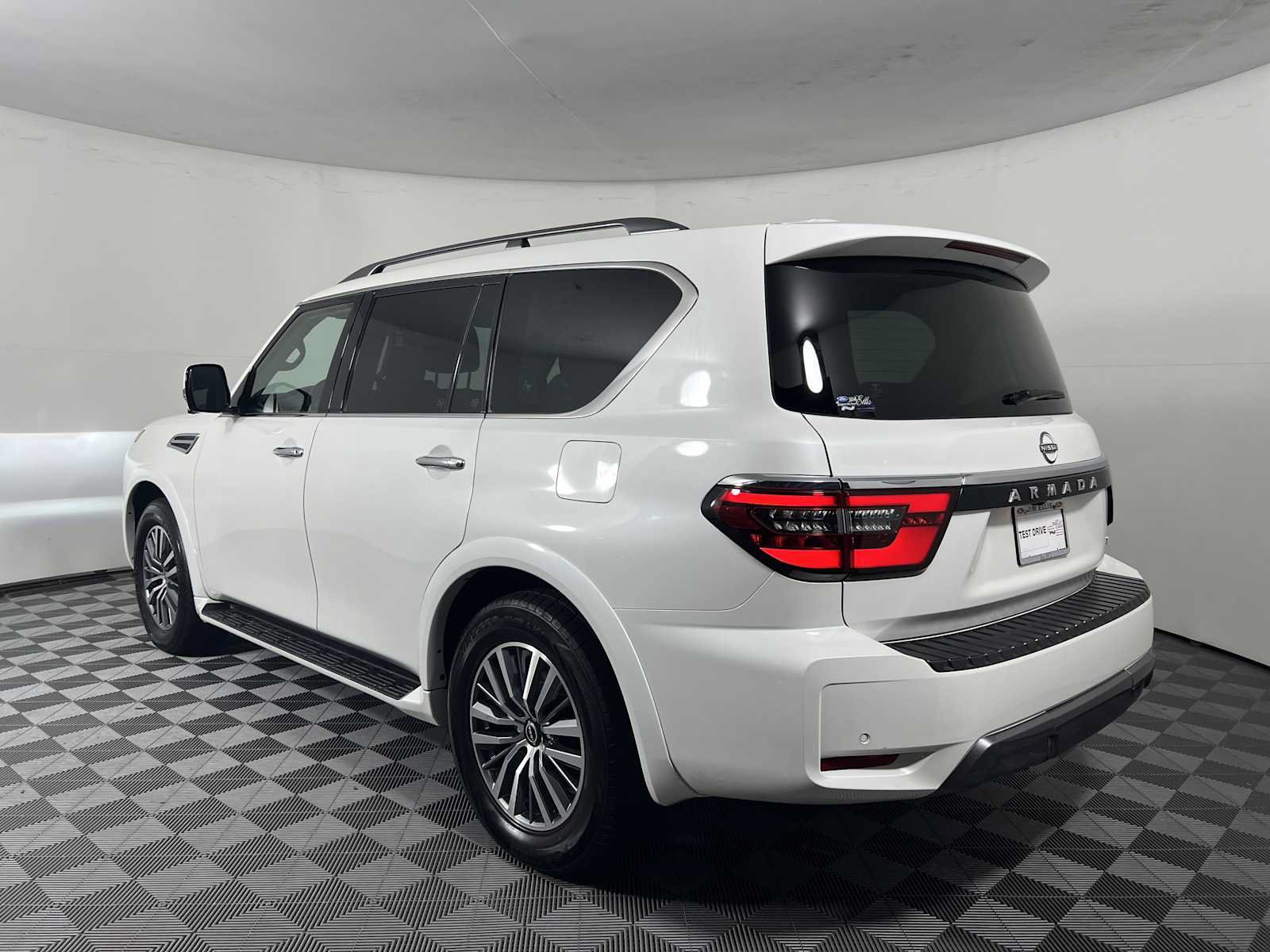 Used 2023 Nissan Armada SL AWD/4WD image 5