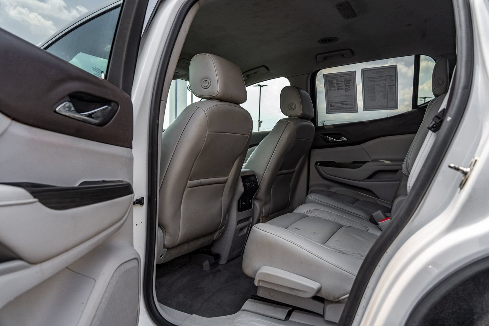 Used 2018 GMC Acadia SLT FWD image 18