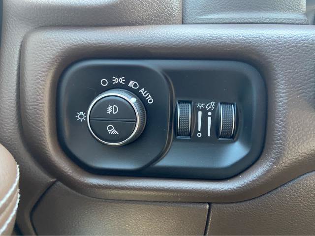 Used 2025 RAM 3500 Laramie AWD/4WD image 26