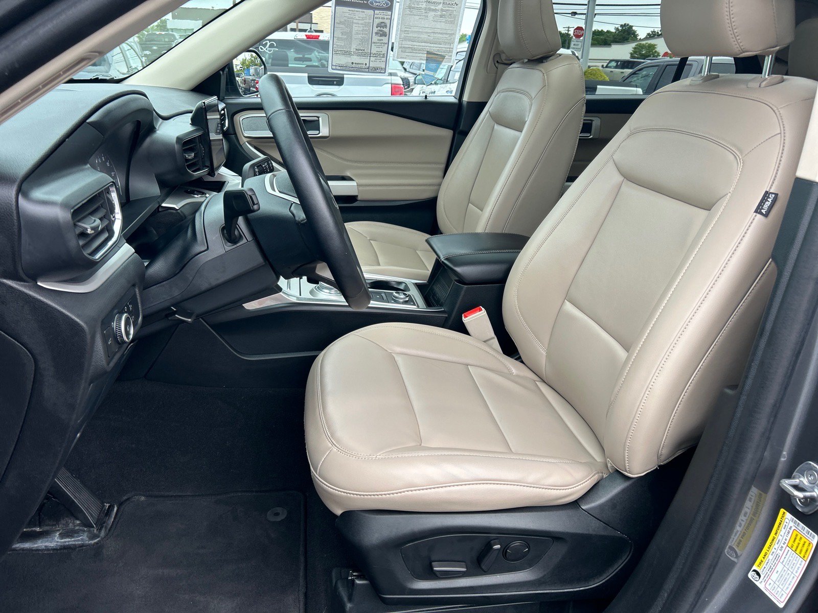 Certified 2024 Ford Explorer XLT w/ Equipment Group 202A AWD/4WD image 8
