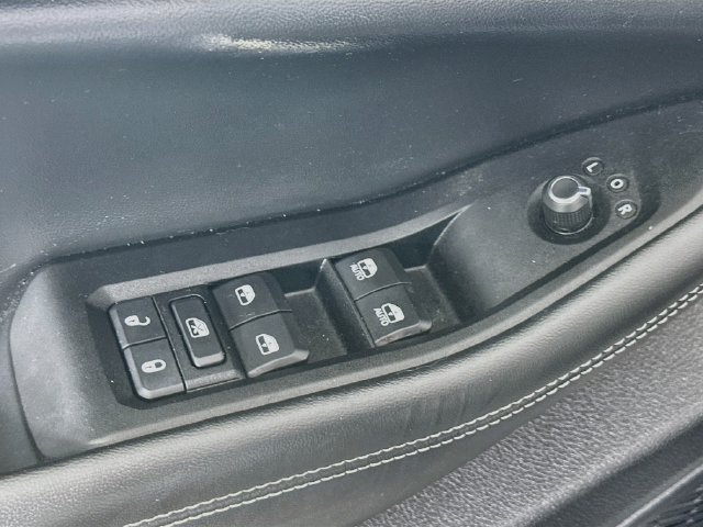 Used 2023 Jeep Grand Cherokee L Laredo AWD/4WD image 24