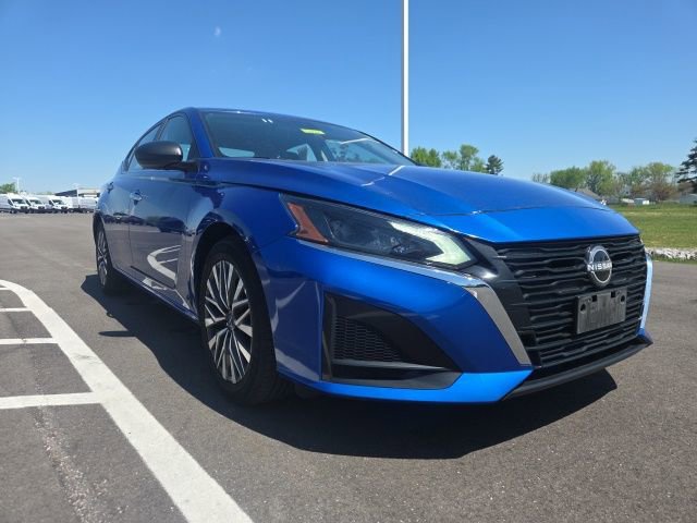 Used 2025 Nissan Altima 2.5 SV FWD image 1