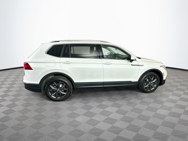 Used 2023 Volkswagen Tiguan SE w/ Panoramic Sunroof Package FWD image 14