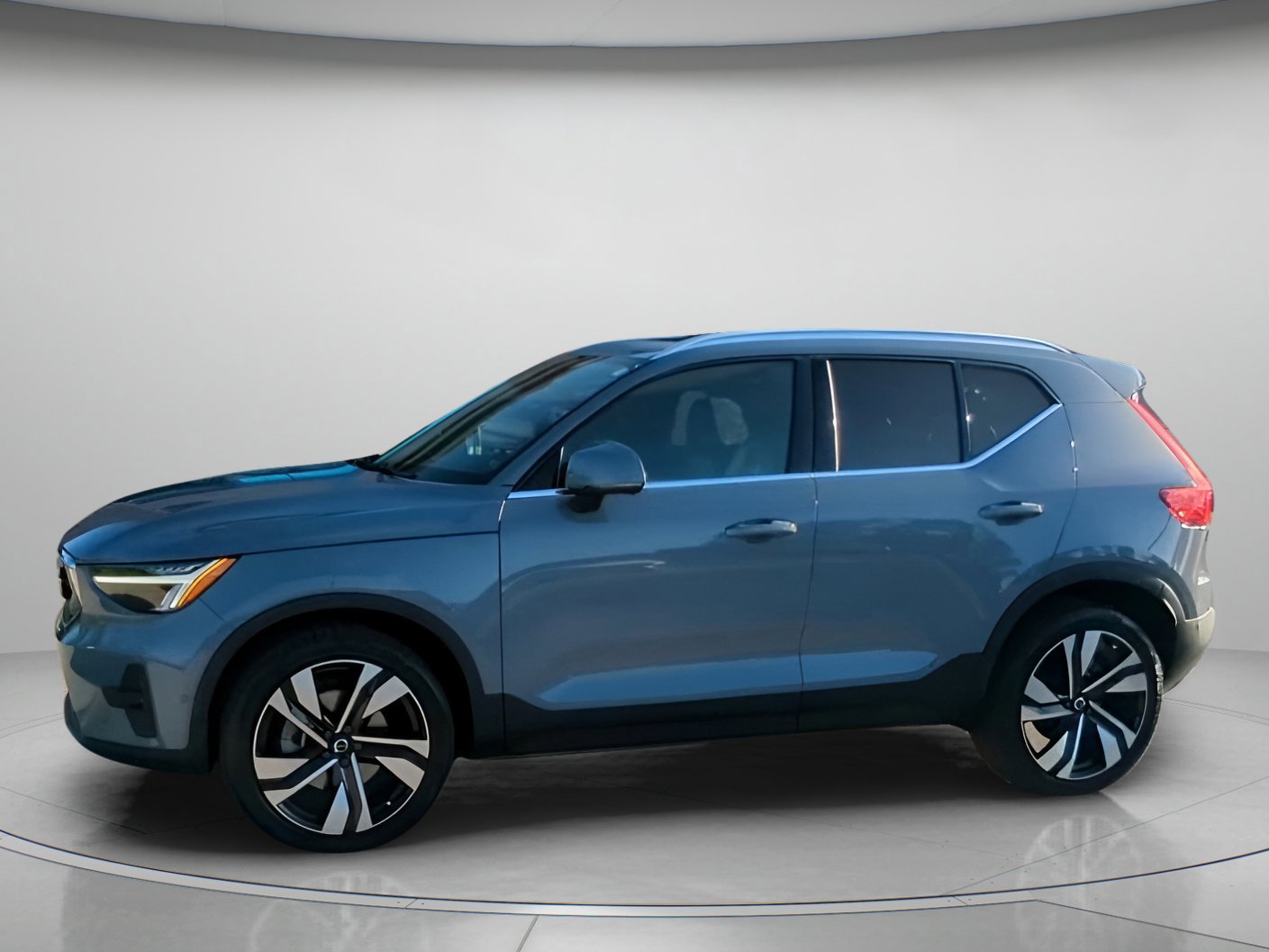 Used 2023 Volvo XC40 B5 Plus w/ Protection Package Premier image 7