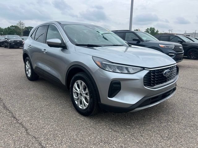 Certified 2023 Ford Escape Active w/ Tech Pack #2 AWD/4WD image 3
