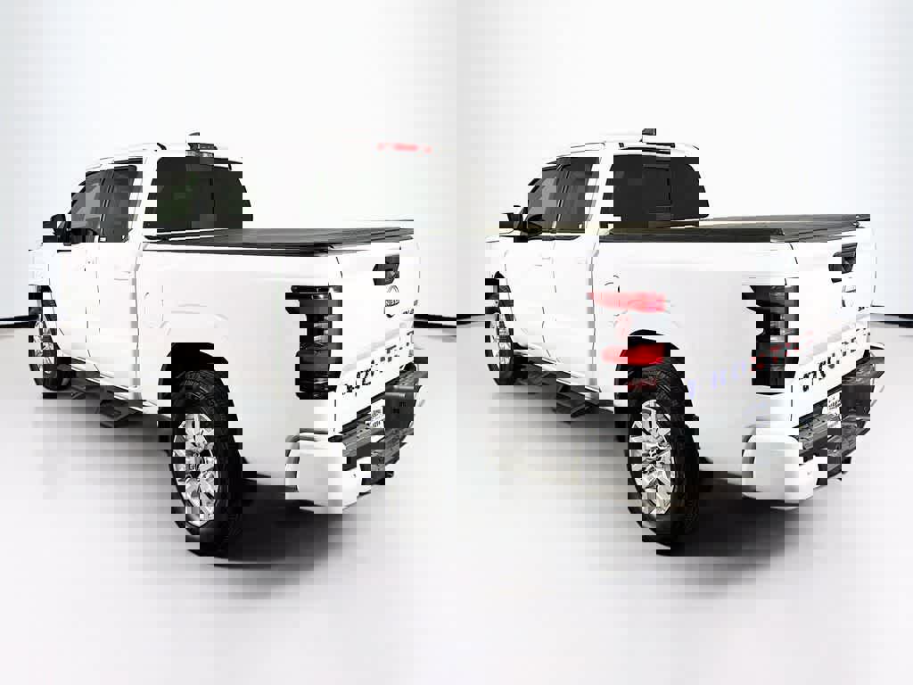 Used 2024 Nissan Frontier SV w/ Technology Package image 3