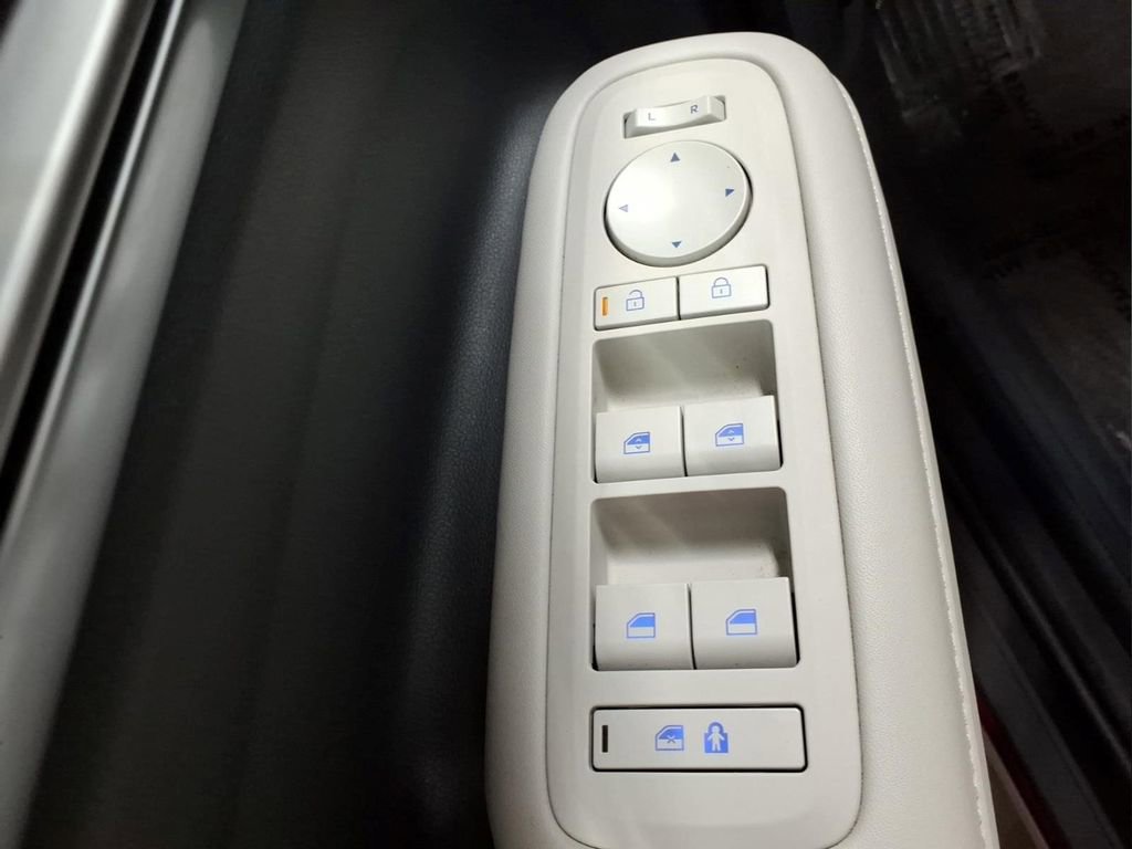 Used 2025 Hyundai Santa Fe SEL AWD/4WD image 13