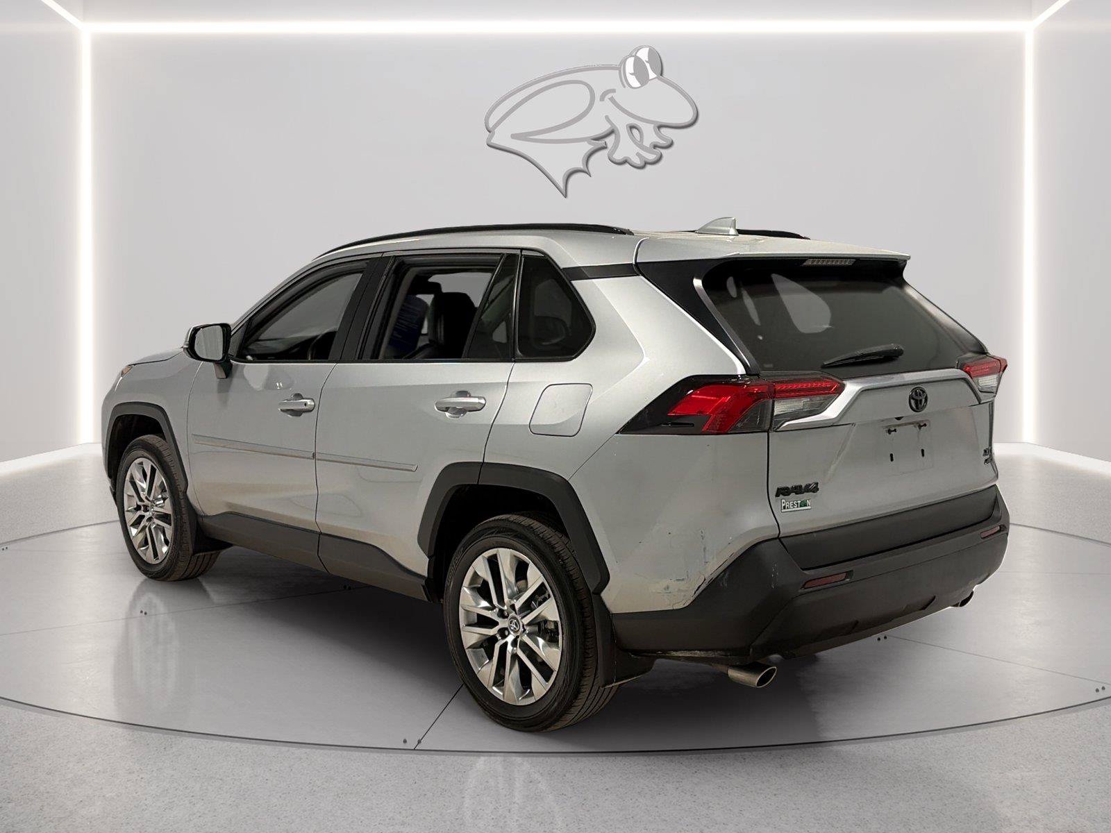Used 2020 Toyota RAV4 XLE Premium AWD/4WD image 3