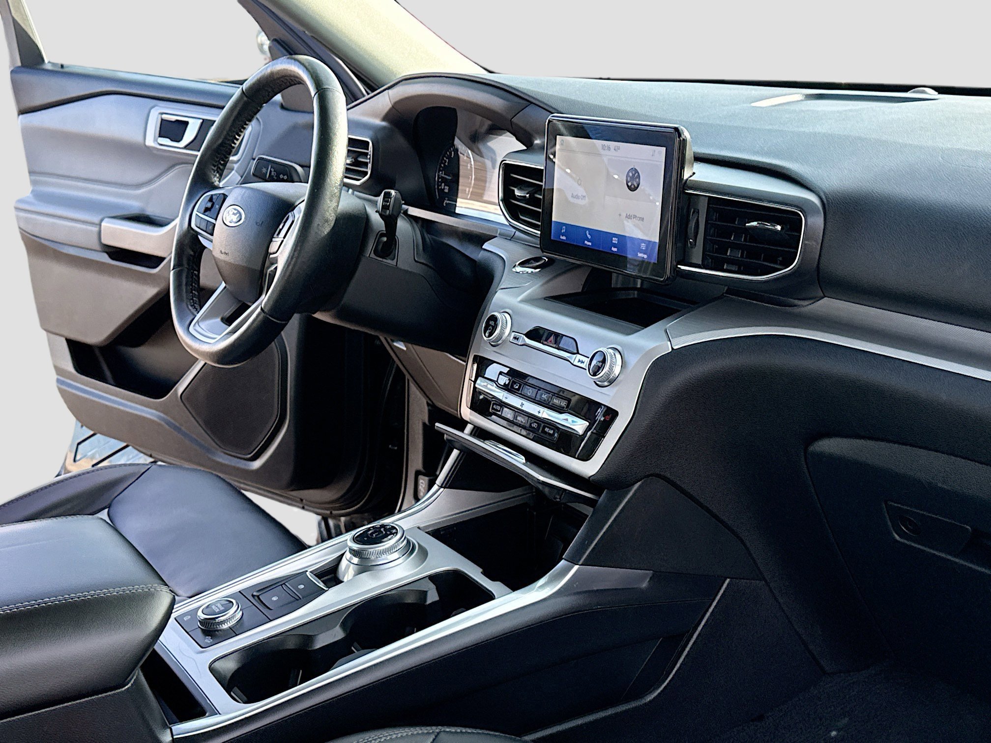 Certified 2023 Ford Explorer XLT w/ Equipment Group 202A image 8