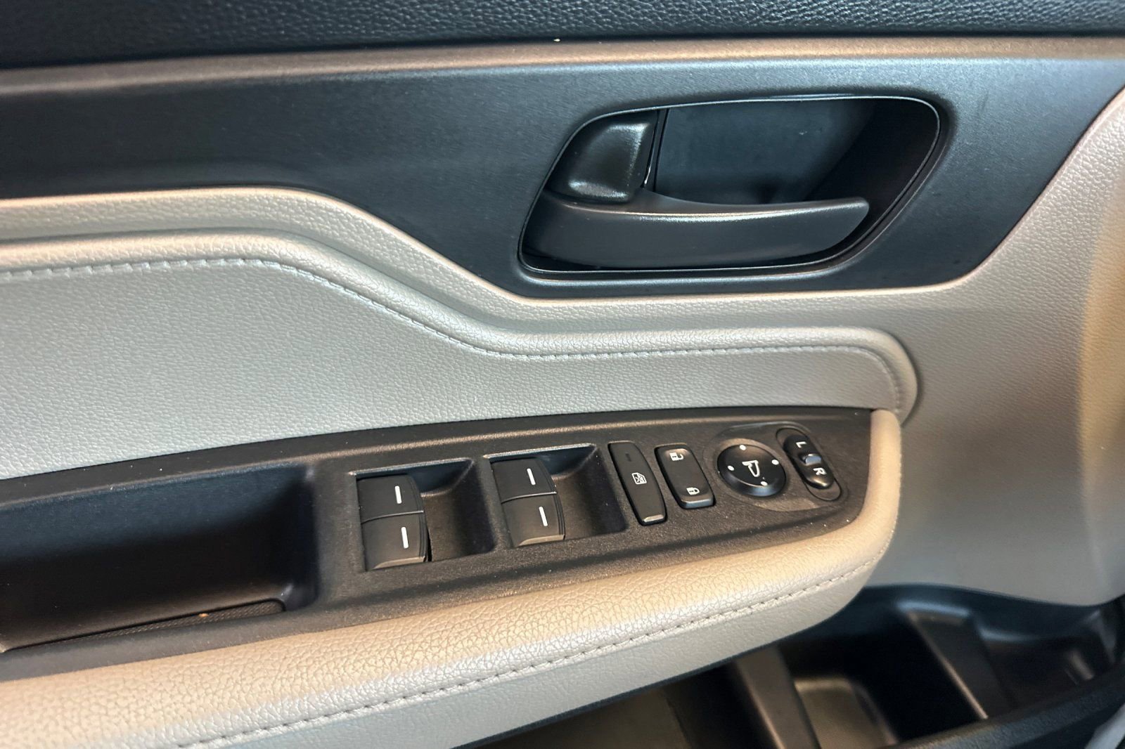 Used 2018 Honda Odyssey EX image 13