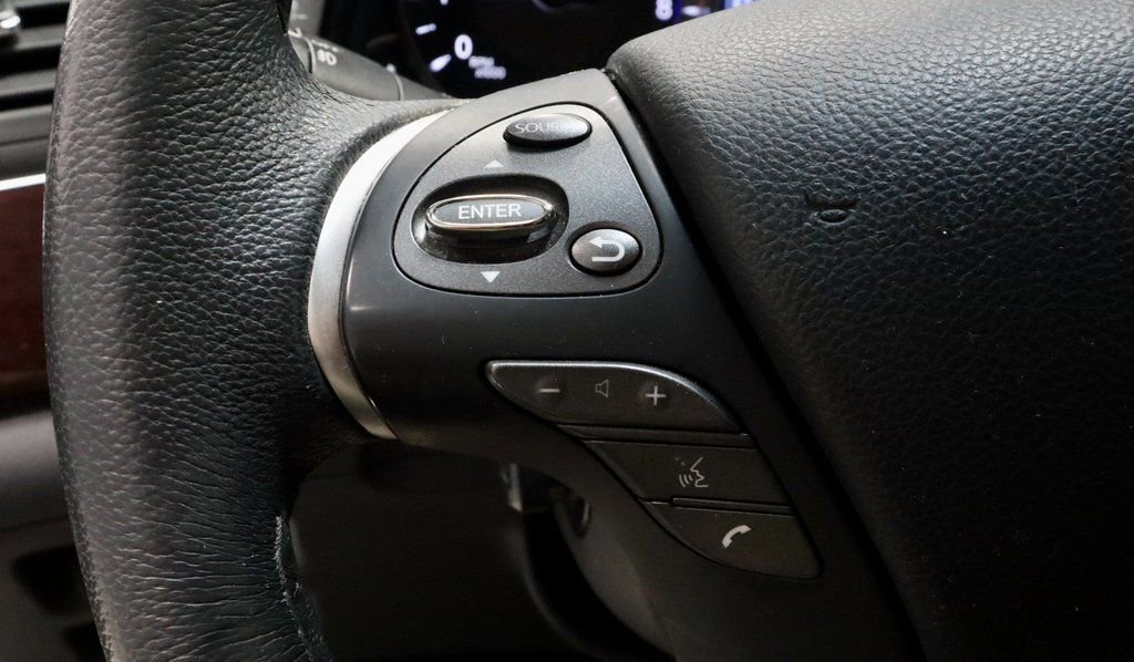 Used 2017 INFINITI Q70 3.7 w/ Technology Package image 27