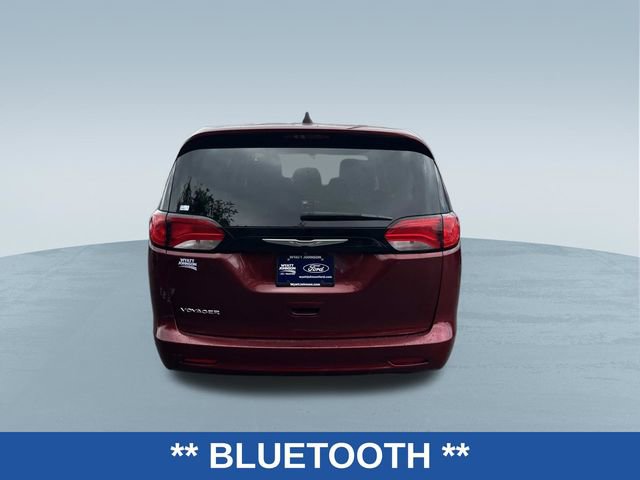 Used 2022 Chrysler Voyager LX FWD image 4