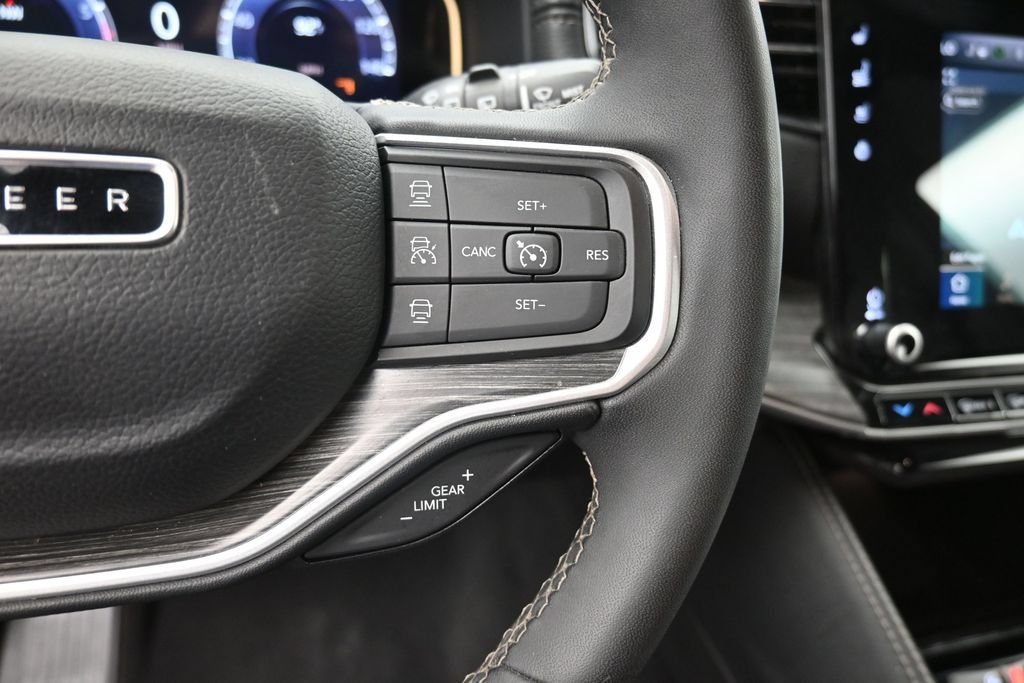 Used 2024 Jeep Wagoneer Series III AWD/4WD image 6