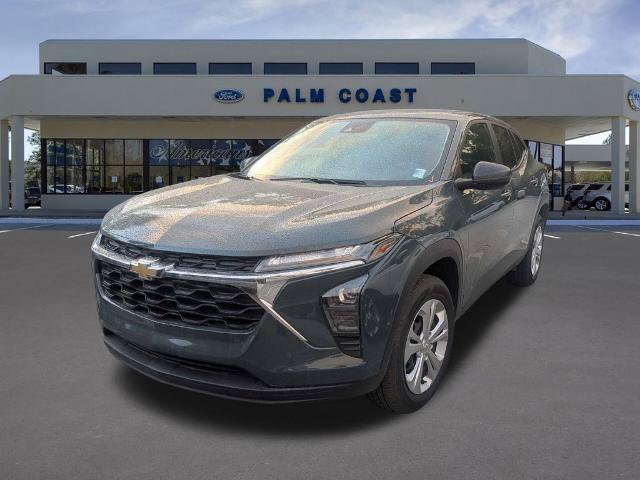 Used 2026 Chevrolet Trax LS FWD image 2