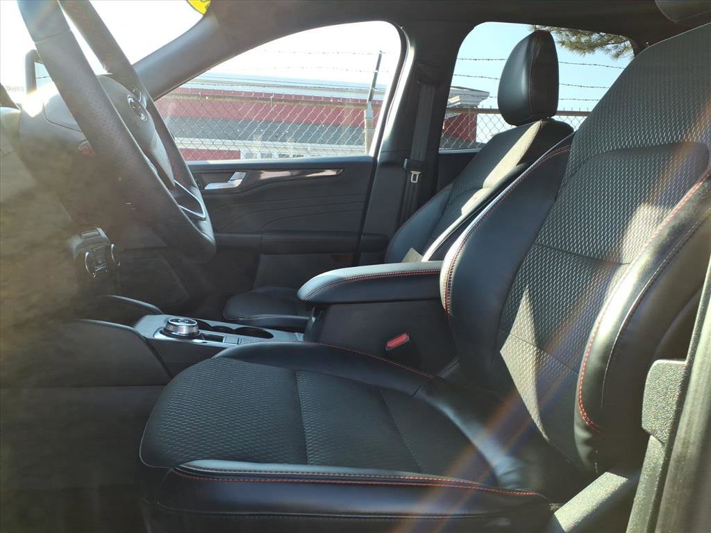 Certified 2025 Ford Escape ST-Line Elite image 14