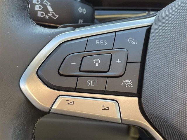 Used 2025 Volkswagen Atlas SEL Premium R-Line image 21