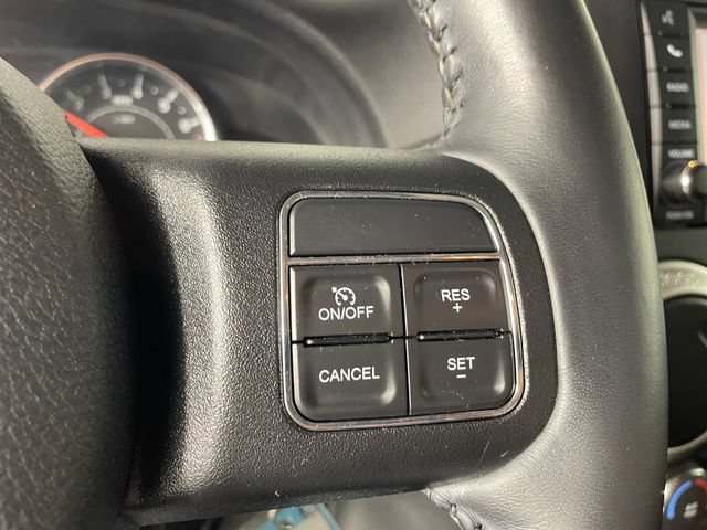 Used 2017 Jeep Wrangler Unlimited Sahara w/ Connectivity Group AWD/4WD image 10